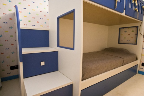 Комната для детей с двухъярусной кроватью