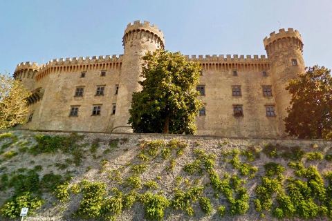 Старинный замок музей в Италии Лацио